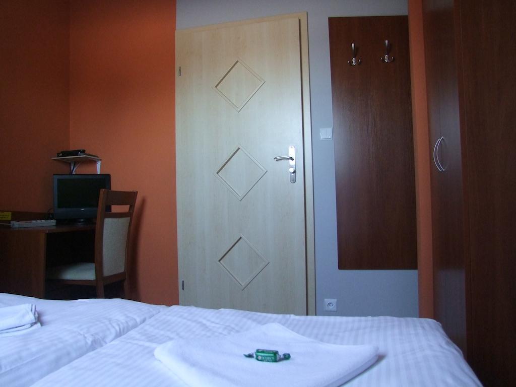 Warnenczyka 85A Bezplatny Parking, Faktura, Prywatna Lazienka, Klimatyzacja Rzeszow Luaran gambar